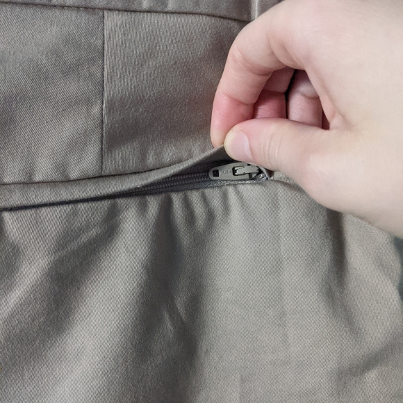 BANANA REPUBLIC Aiden Short in Khaki - Picture 9 of 11